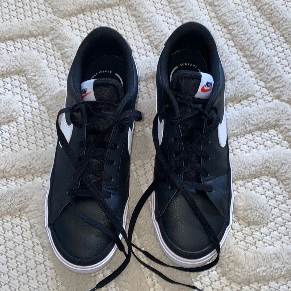 Mens Nike court legacy